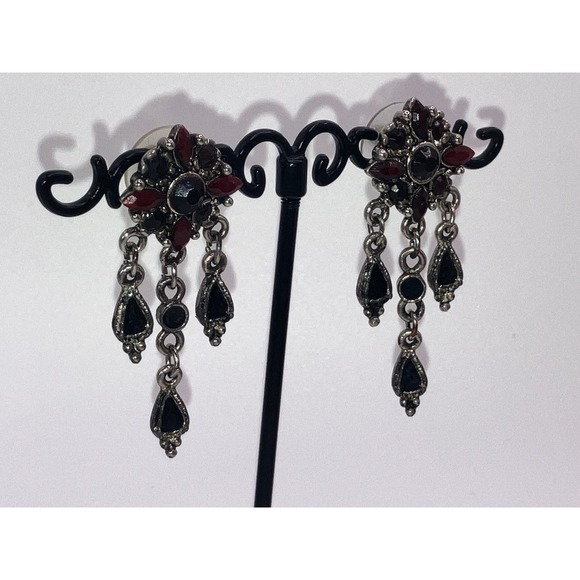 Red & Black Medallian with 3 Tier Drops 1 .75 Inch Earrings Vintage! - Picture 4 of 6